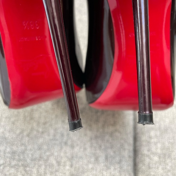 Christian Louboutin So Kate 120, Rouge Noir Patent, EU38.5 (fits a US7.5 or US8) - Picture 5 of 6